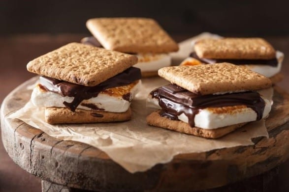 Marshmallow sandwiches