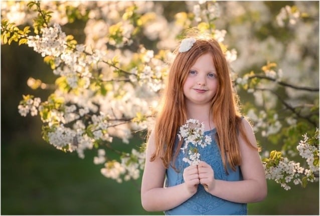 Little girl with white flowers